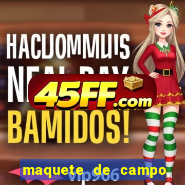 maquete de campo de futebol com material reciclavel